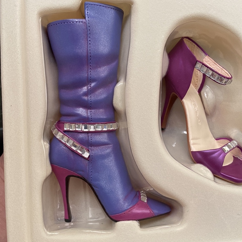 Adorable boot/high heel decor for any room display - Picture 3 of 4